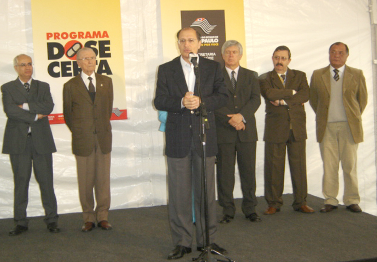 Governador Geraldo Alckmin lanou a 11 Farmcia Dose Certa<a style='float:right;color:#ccc' href='https://www3.al.sp.gov.br/repositorio/noticia/03-2008/FLAVIO DOSE.jpg' target=_blank><i class='bi bi-zoom-in'></i> Clique para ver a imagem </a>